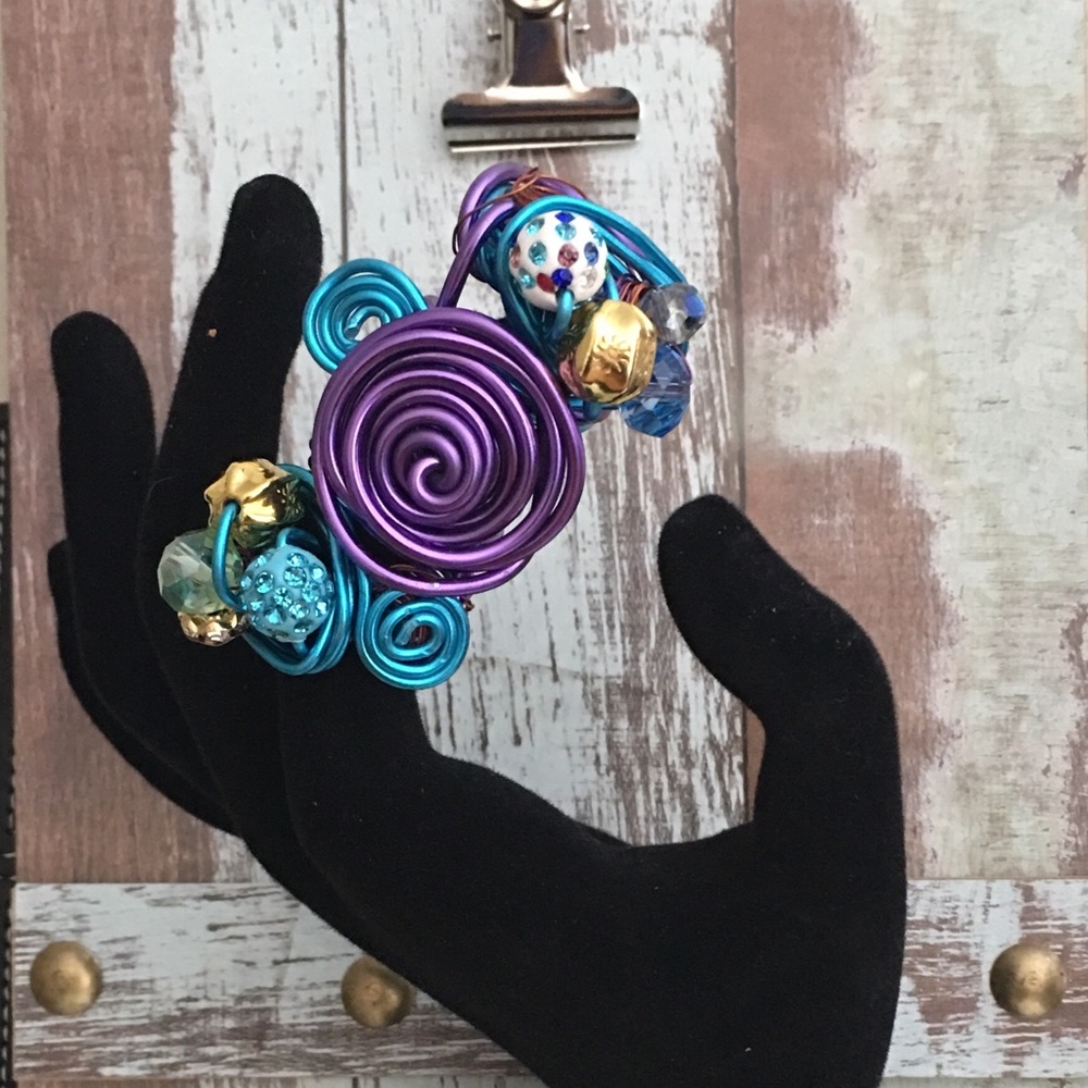 UNIQUE RING